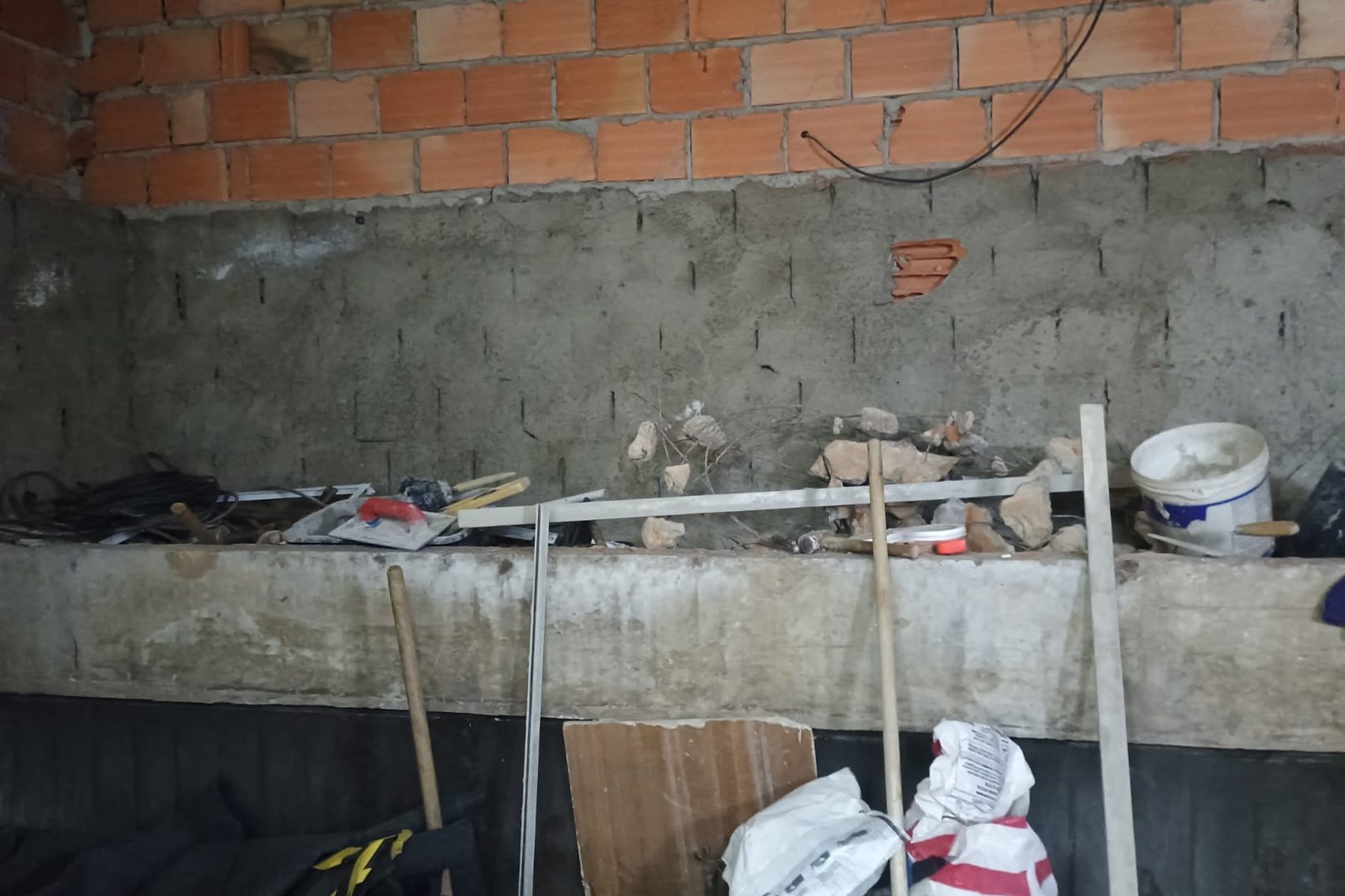 ALVENARIA — Remoção de estruturas obsoletas e preparação para a nova alvenaria