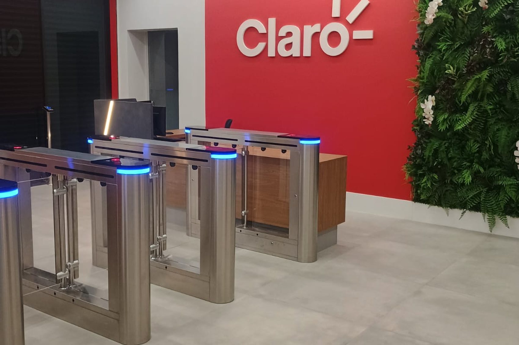 CONTROLE DE ACESSO — Bloqueios de acesso e hall de entrada concluídos